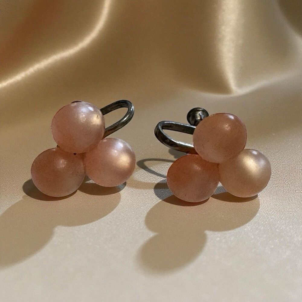 Vintage Pink Lucite Cluster Screwback Earrings 0.5 Inch